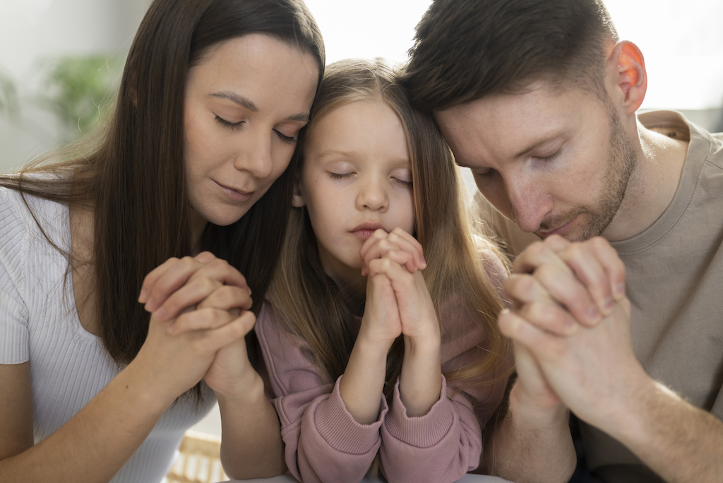 Familias de fe, niños fuertes y felices